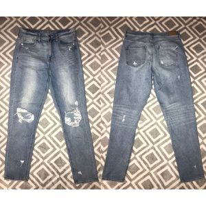 American Eagle MOM JEAN
